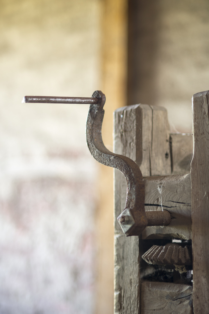 Benutze die Kurbel endlich mal wieder Foto & Bild industrie und