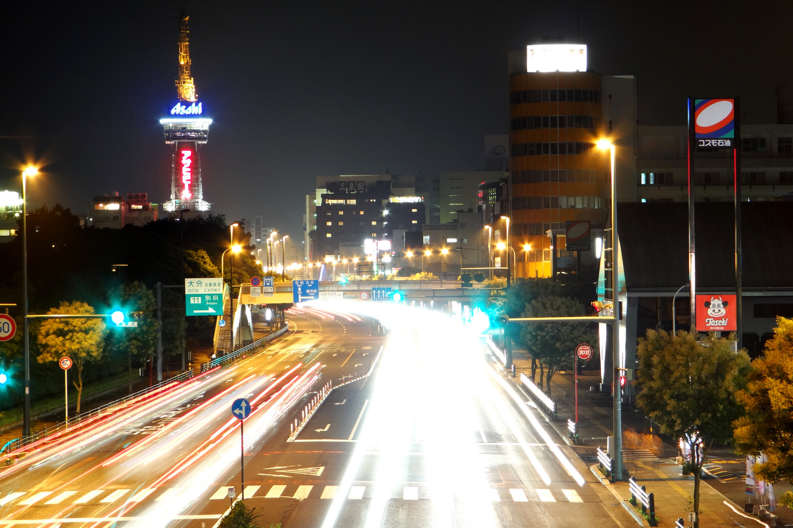 Beppu - Beppu Tower bei Nacht