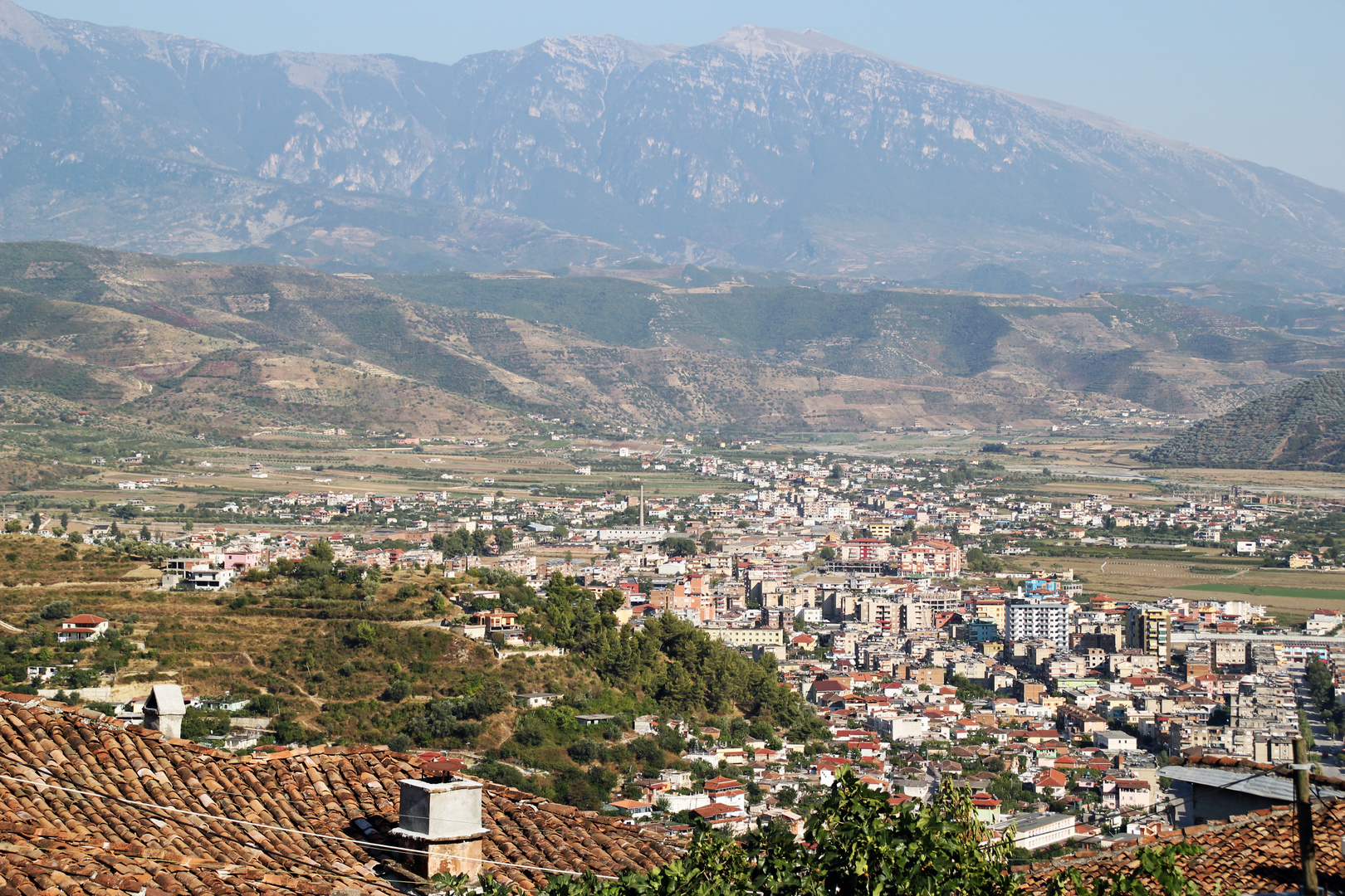 Berat / Albanien: Blick von der Festung auf die Stadt