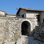 Berat /Albanien: Im Hof der Kathedrale "Heilige Maria"