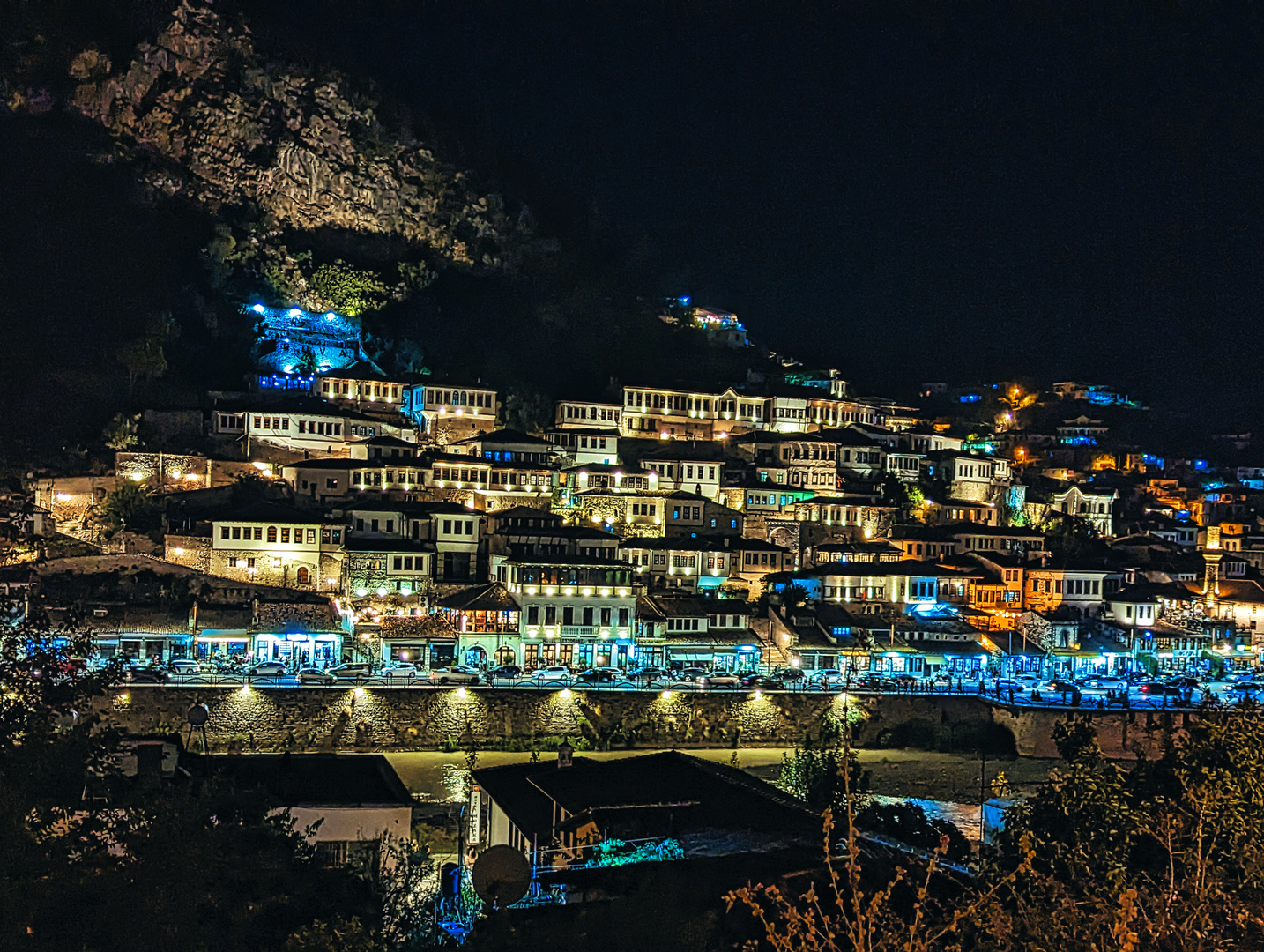 Berat    Stadt der tausend Fenster