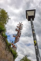 Berblinger Turm und Straßenlaterne