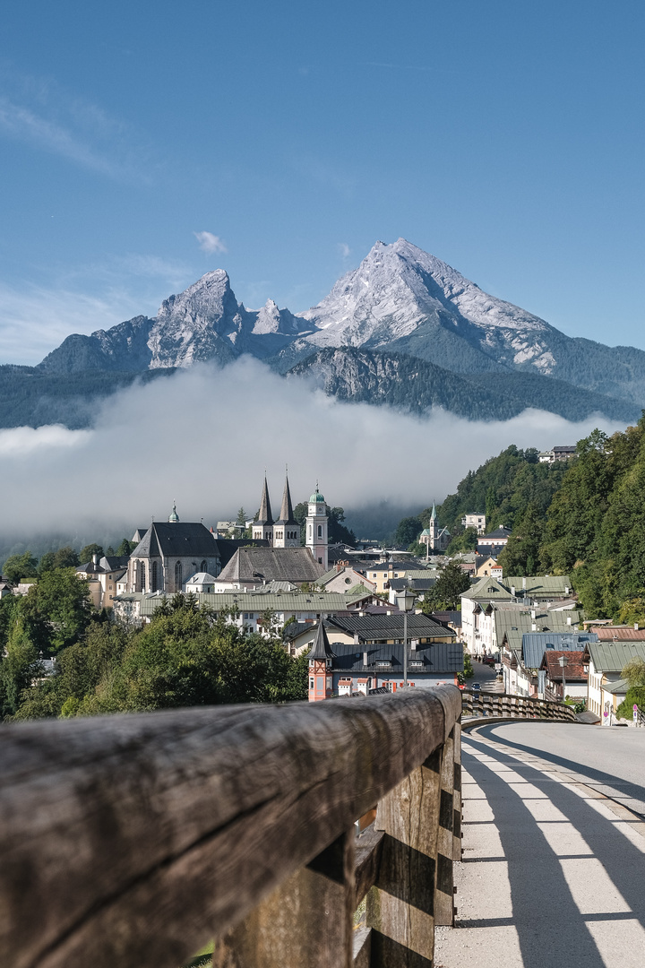 Berchtesgaden mit Watzmann im Morgennebel