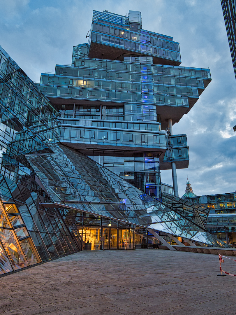 Bereit für eine Reise in die Zukunft Foto & Bild  architektur, architektur bei nacht 