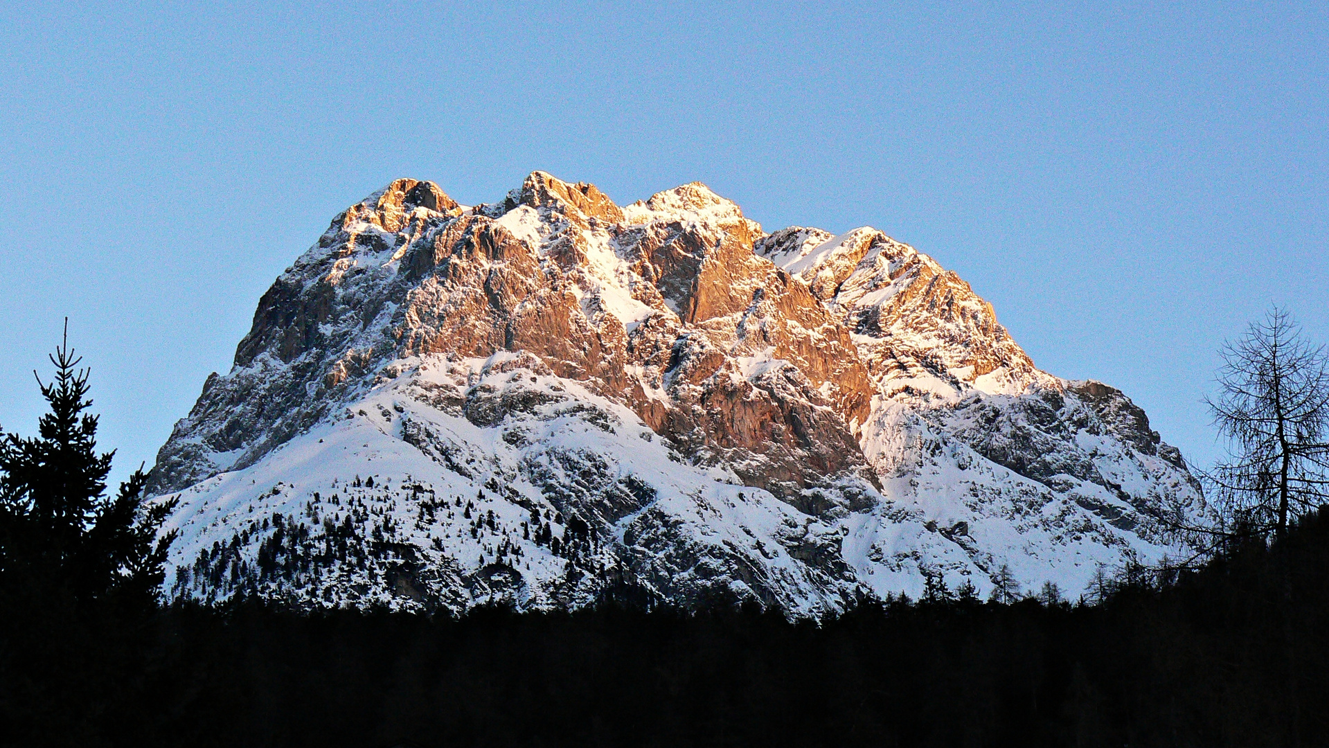 Berg bei Scuol im Engadin (SUI)