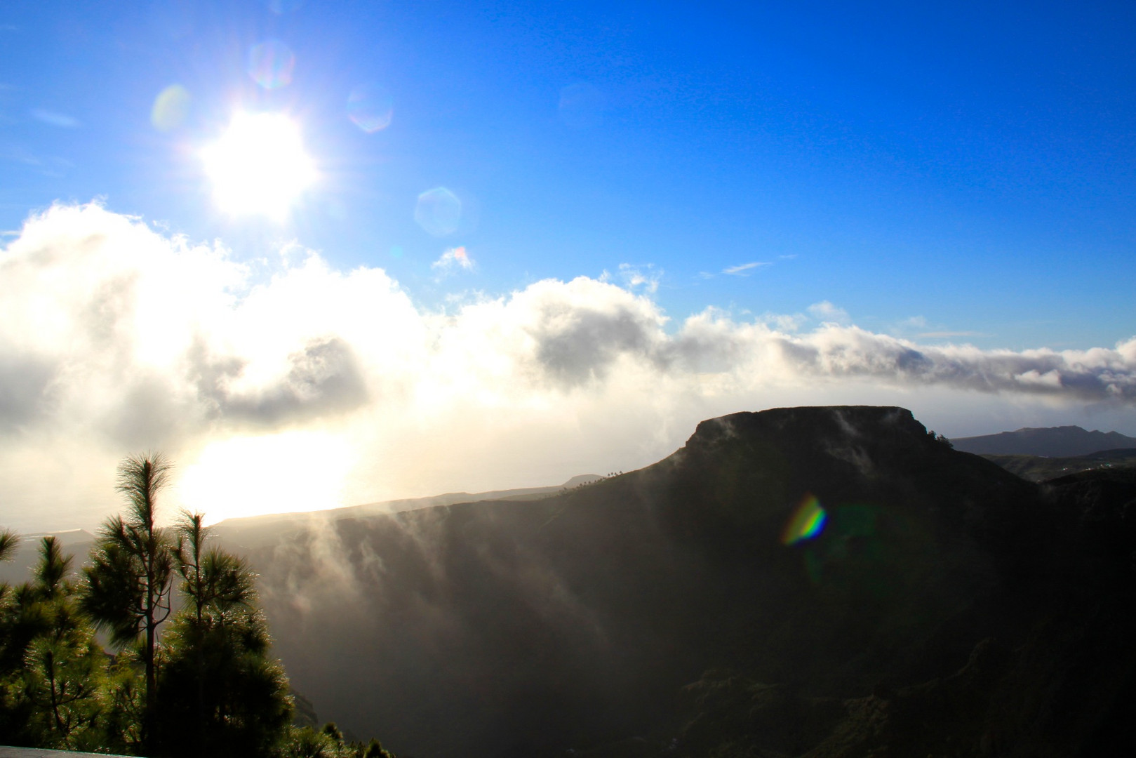 Berg, Himmel und einen Hauch von Nebel und Freiheit