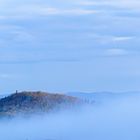 Berg mit blauem Umhang