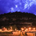 Berg mit Kirche in Trient bei Nacht