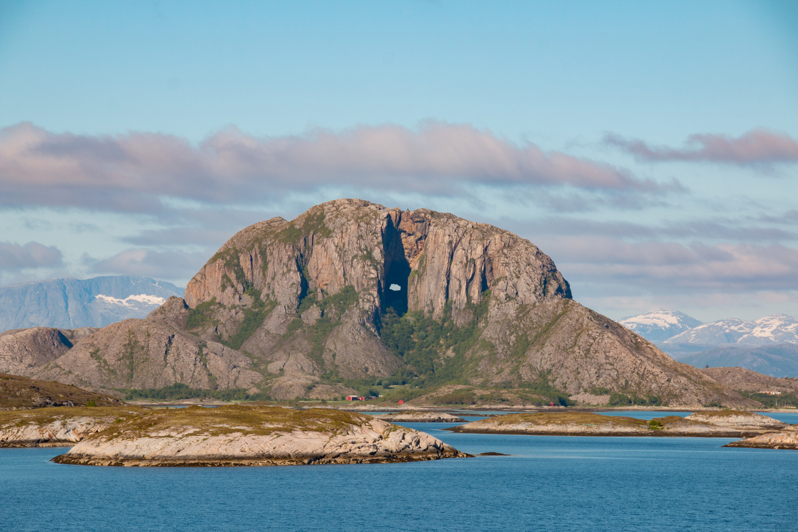 Berg mit Loch