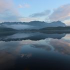 Berg mit Nebel umschleihert