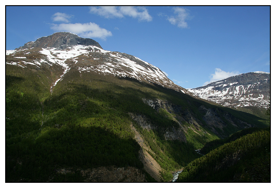 Berg mit Schnee