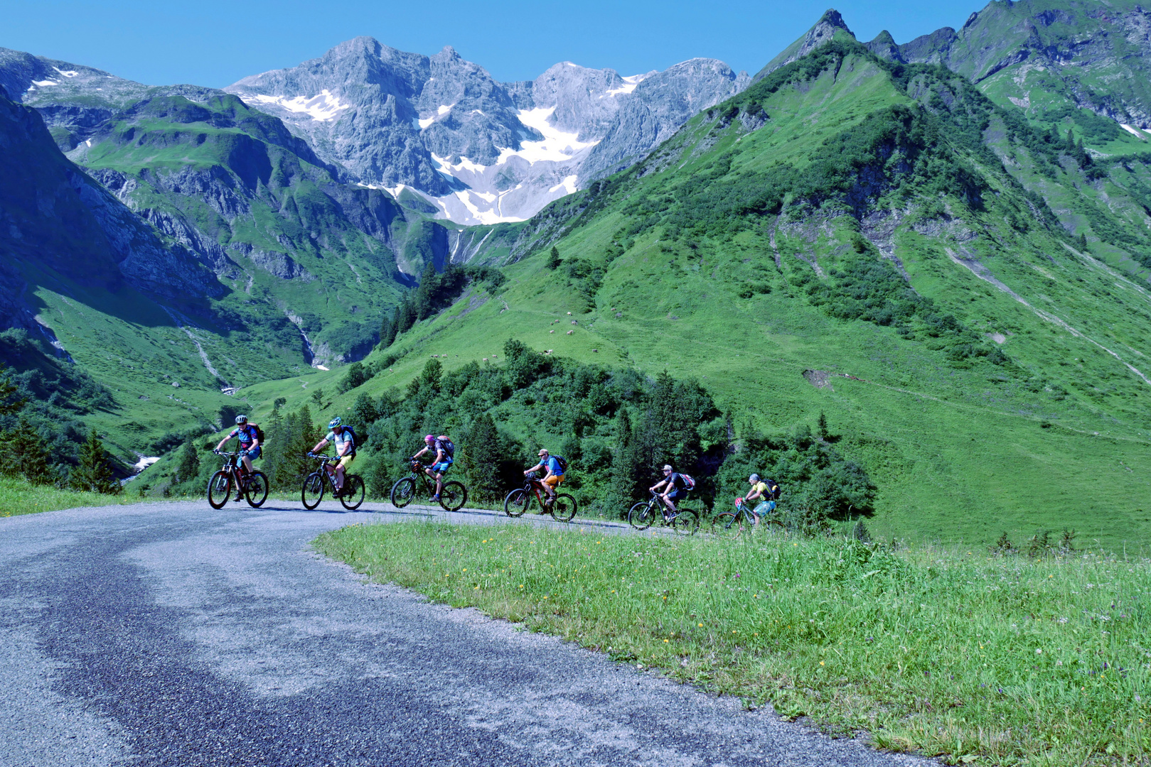 Berg-Radsport vor großer Kulisse