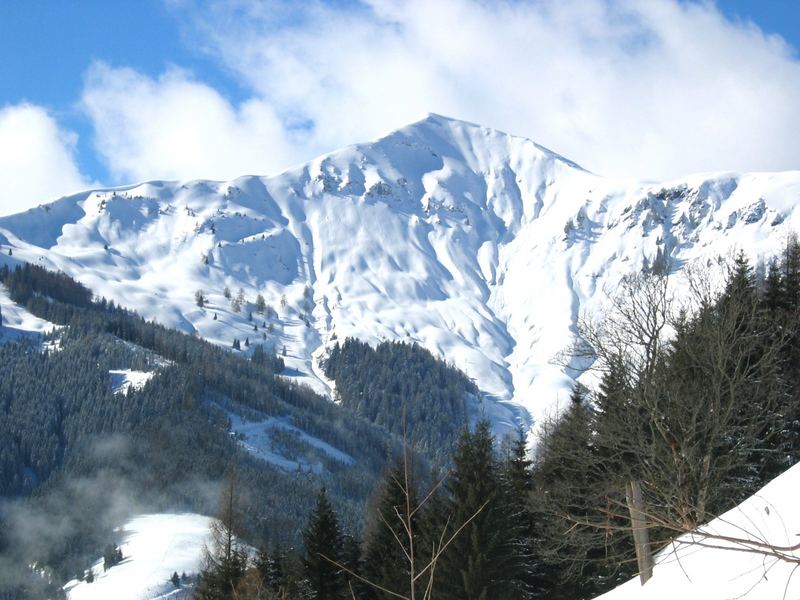 Berg schneebedeckt