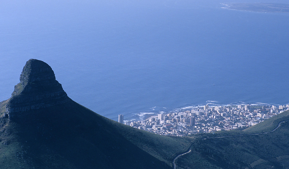 Berg, Stadt, Meer