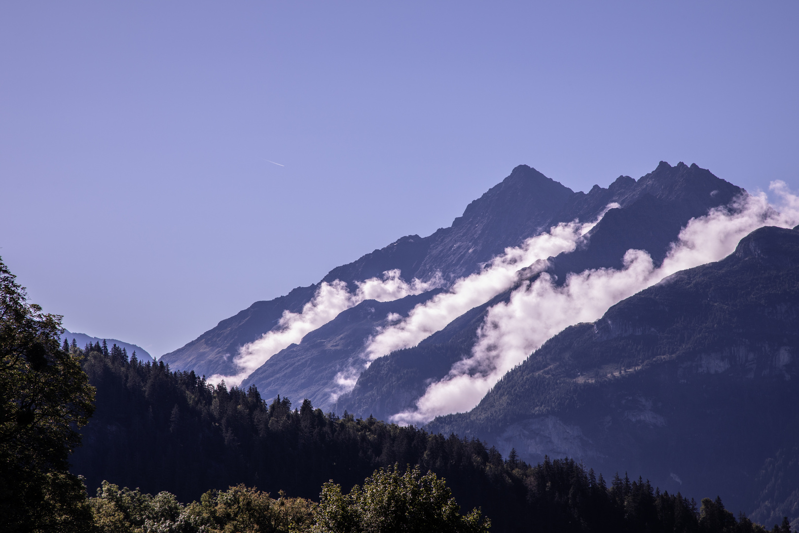 Berg-Tal-Wolken