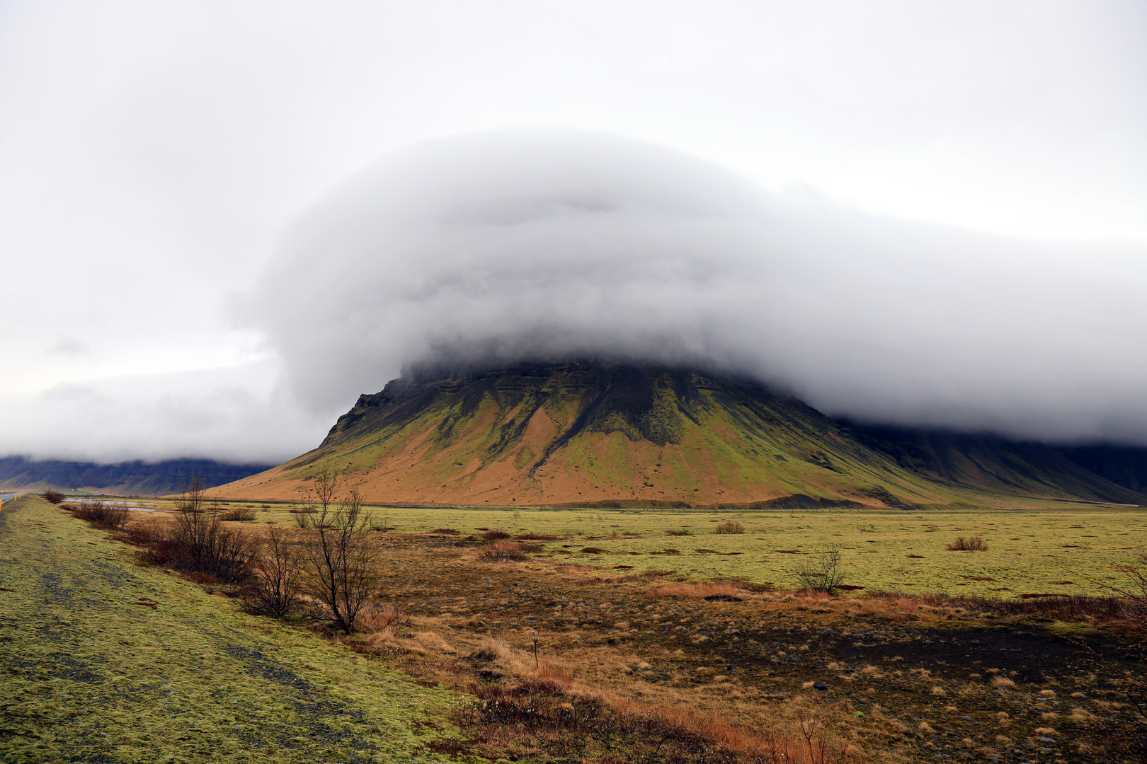 Berg und Wolke