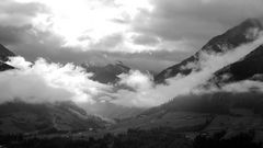 Berg und Wolken