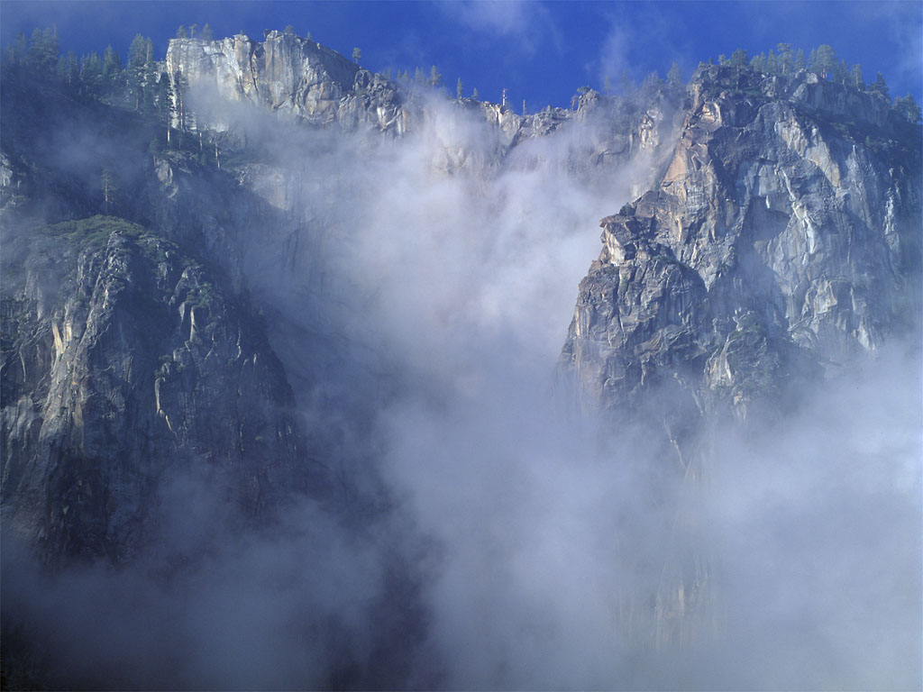 Berg und Wolken