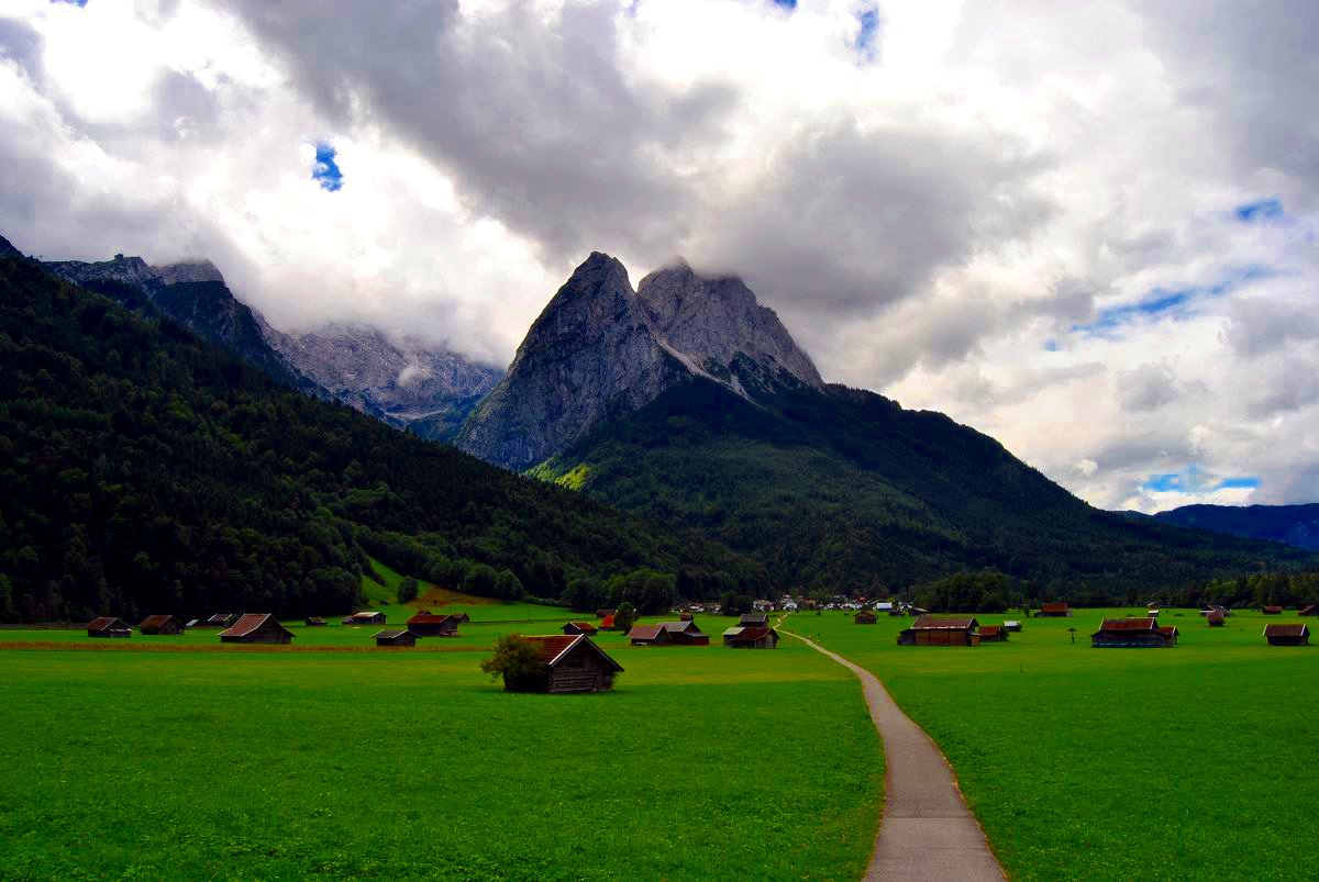 Berg Waxenstein und Dorf Hammersbach