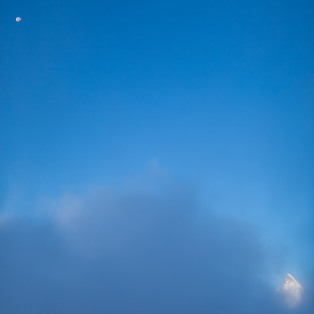 Berg, Wolke, Mond