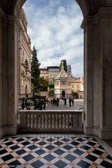 Bergamo alta, porticato del Duomo