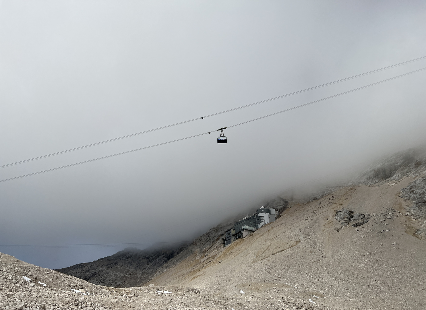 Bergbahn im Nebel