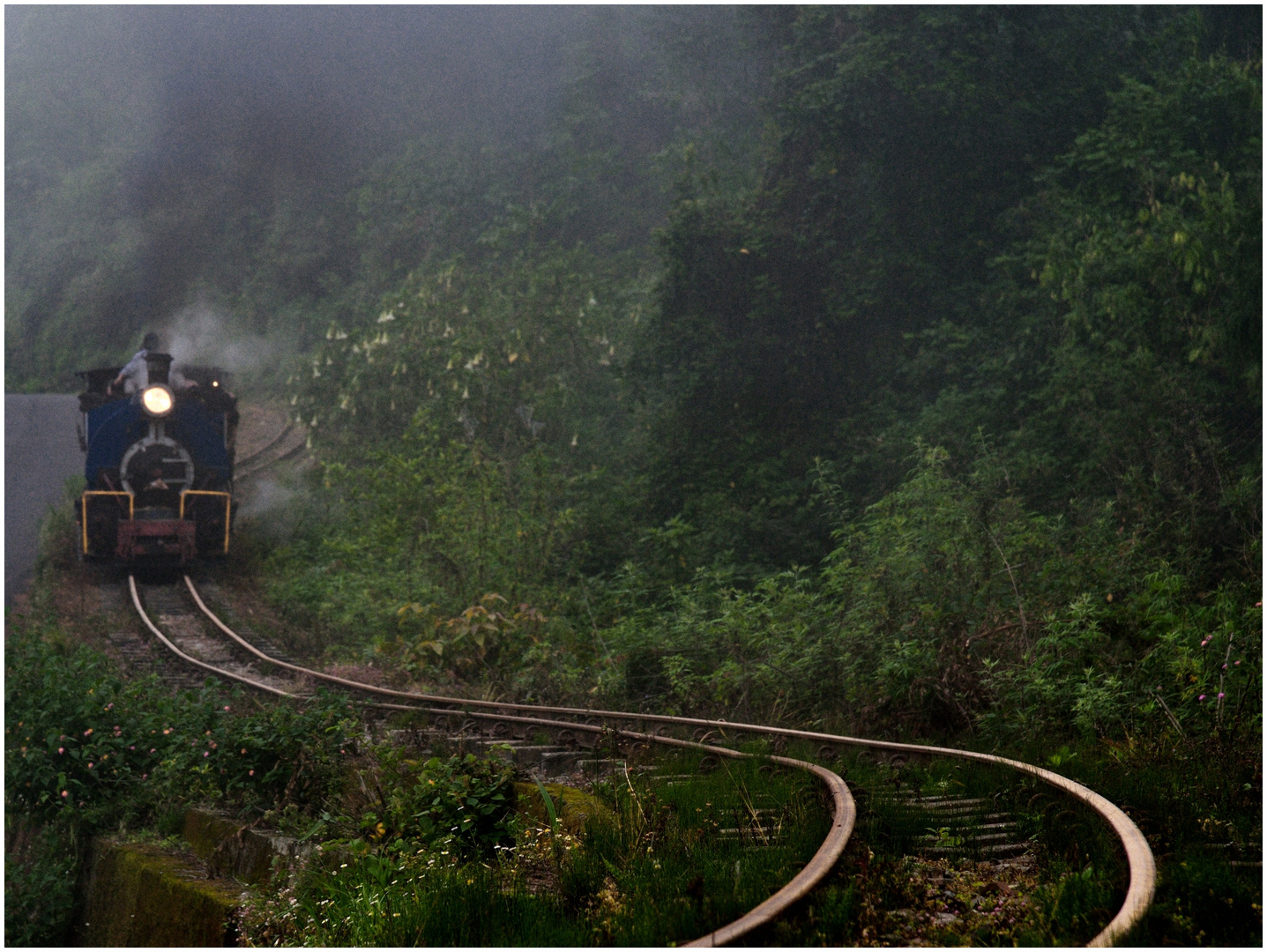 Bergbahn in Wolken