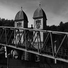 Bergbahn vor Kirche