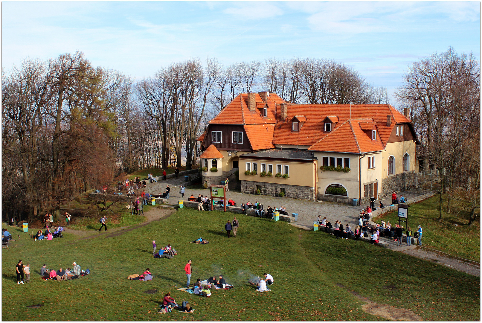 Bergbaude auf dem 718 Meter hohen Zobtenberg bei Sobotka/ Wroclaw