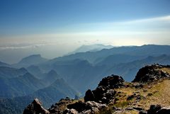 Bergblick im Gegenlicht