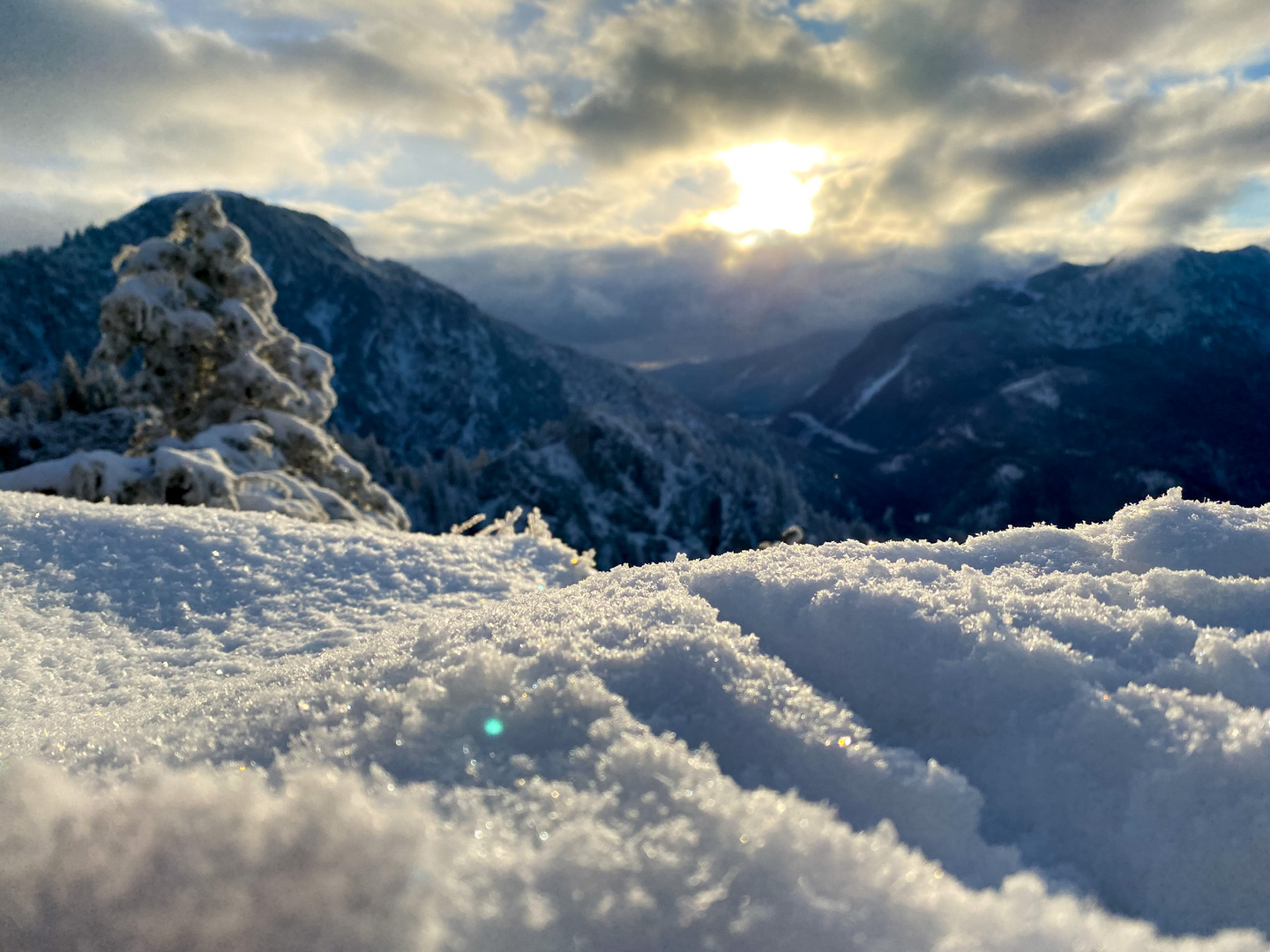 Bergblick in Abenddämmerung