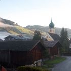 Bergdorf im Morgengrau