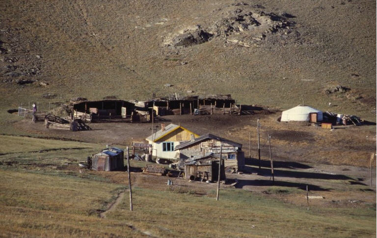 Bergdorf in der Mongolei