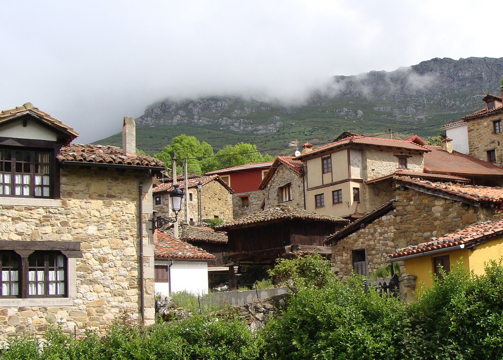 Bergdorf Llancuses (Asturien).01