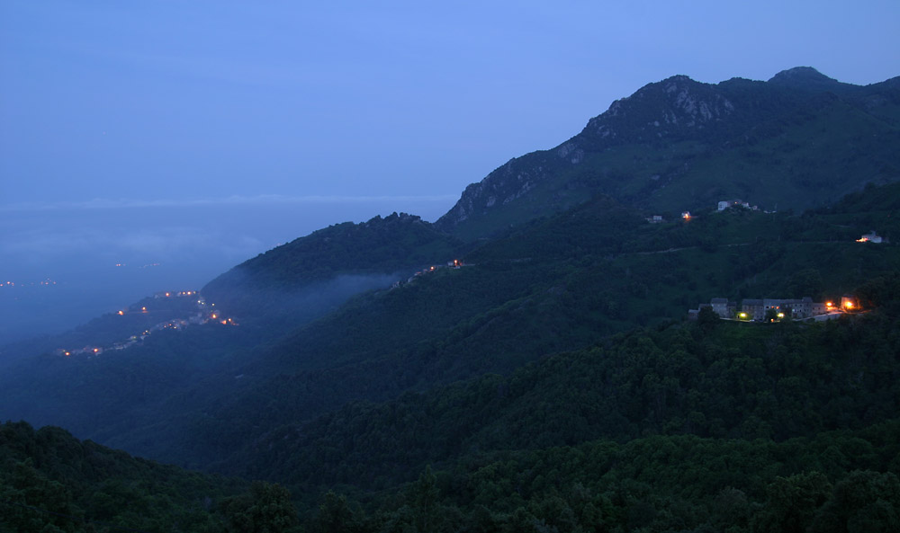 Berge bei Nacht.