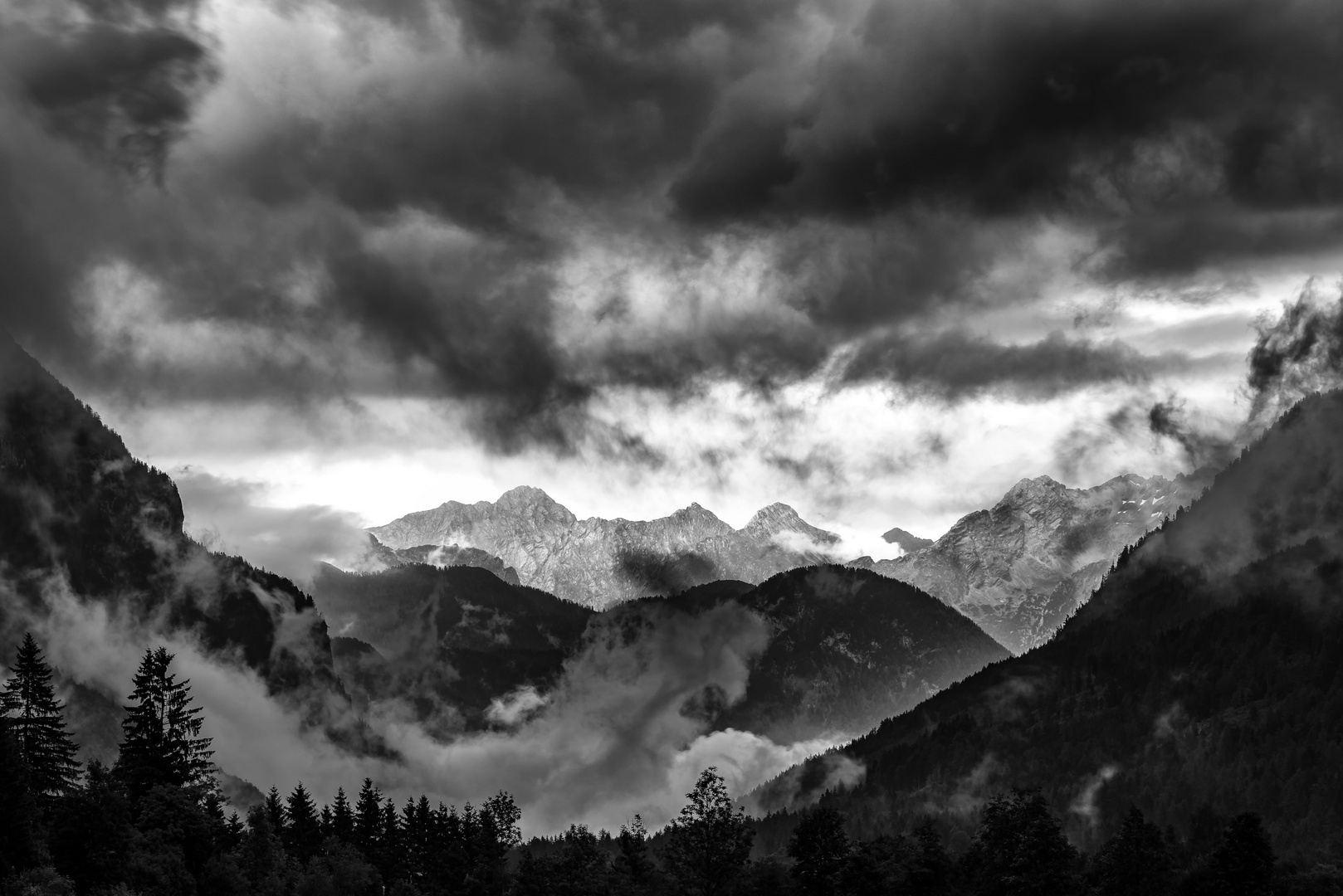 Berge, Fels  und Wolken