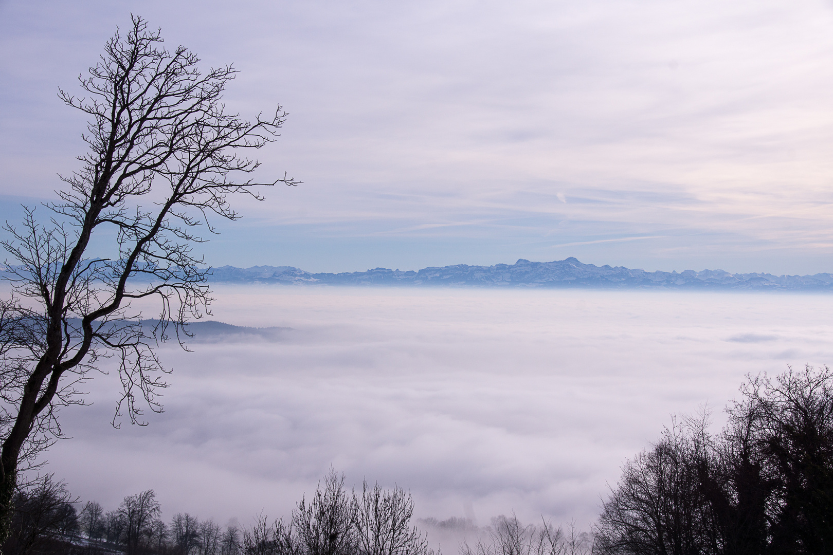 Berge hinter dem Nebelmeer