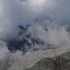 Berge hinter den Wolken