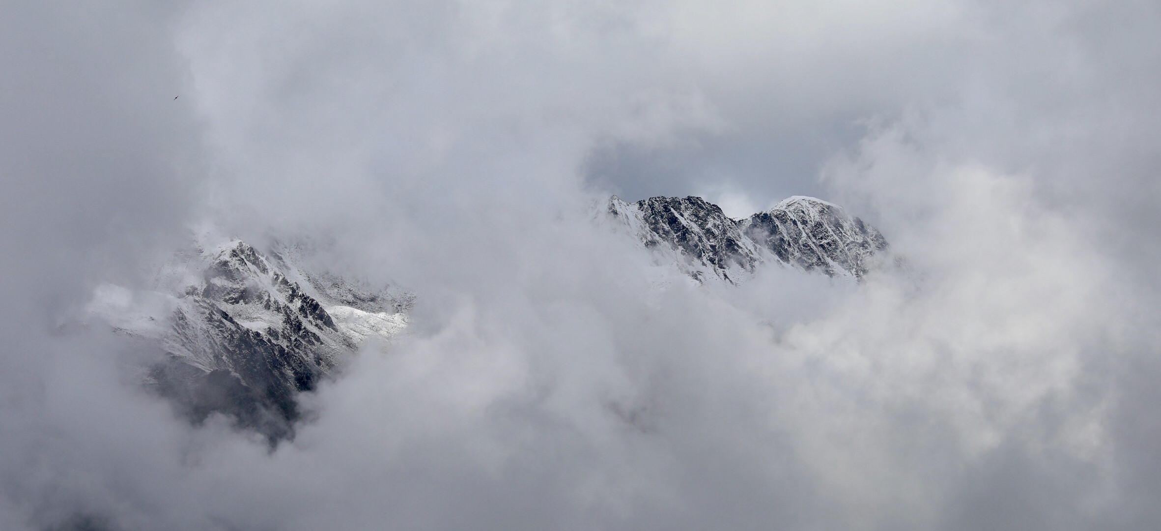 Berge hinter Wolken