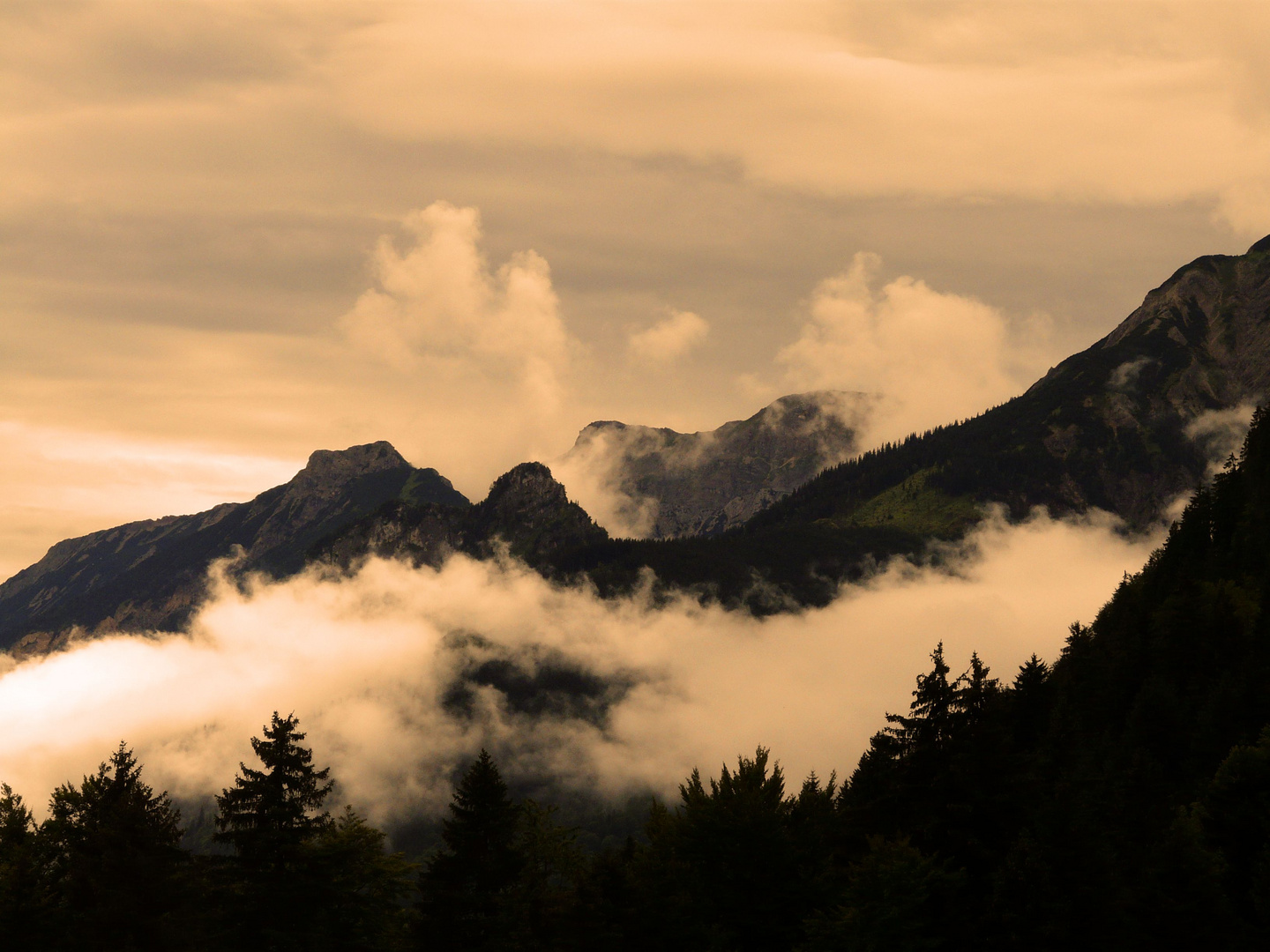 Berge im Abendlicht