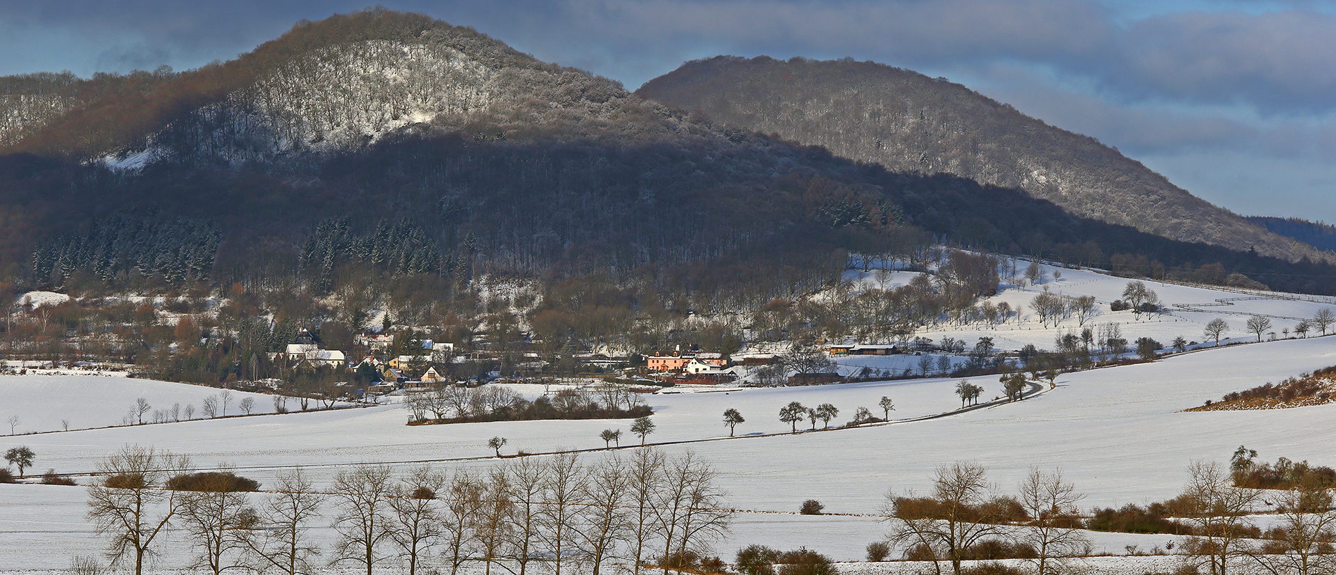 Berge im Böhmischen Mittelgebirge im Winter Teil1