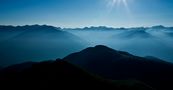 Berge im Morgenlicht von erich peer 