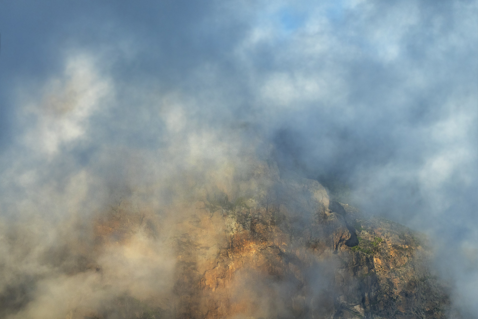 Berge im Nebel