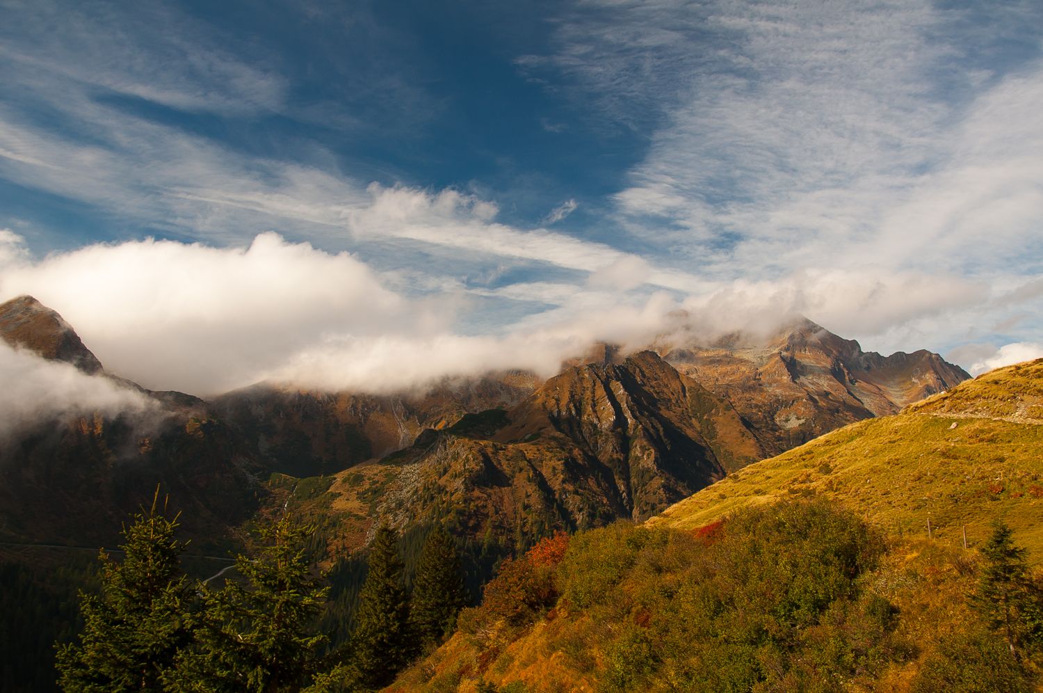 Berge im Nebel