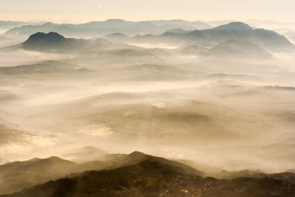 Berge im Nebel