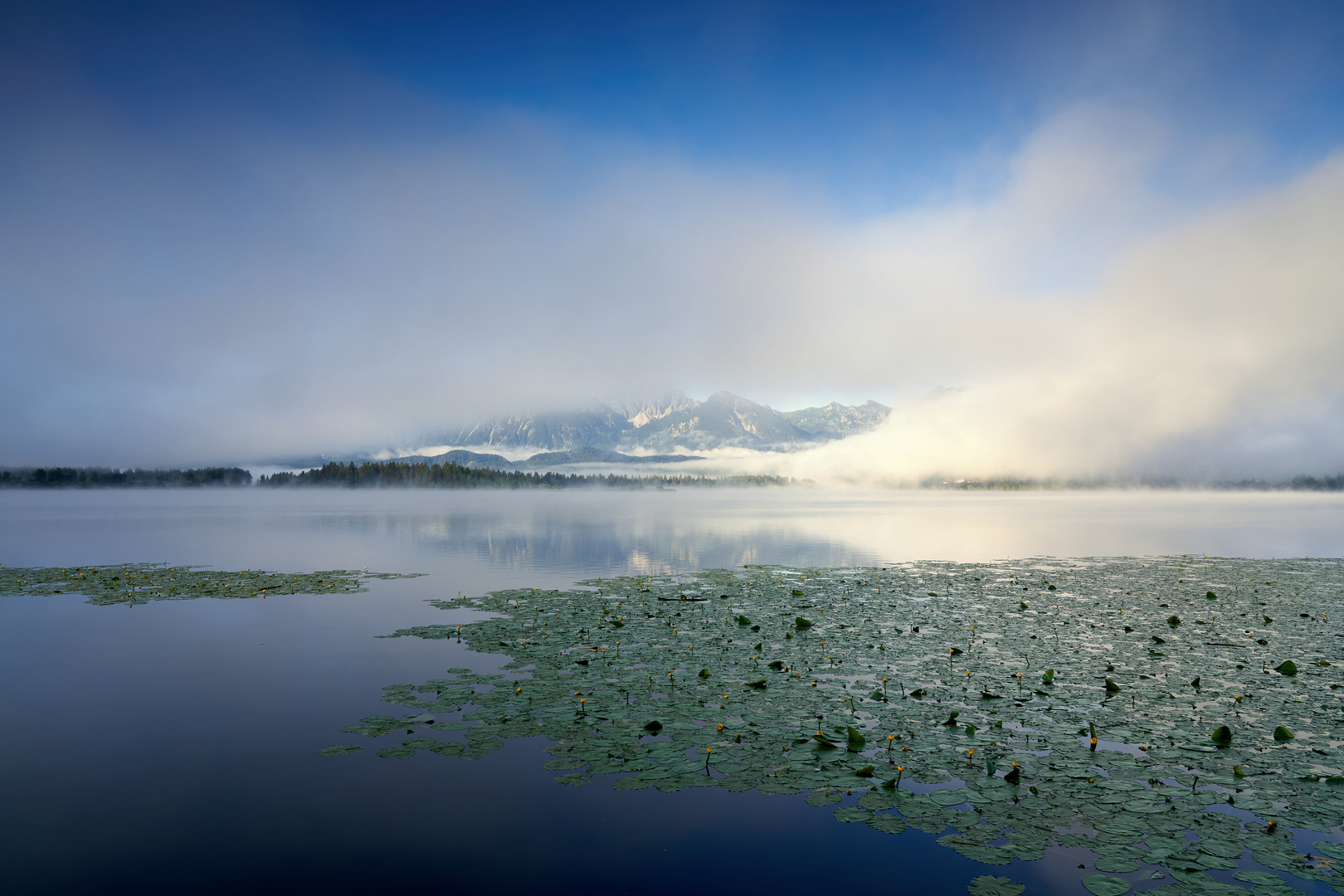 Berge Im Nebel