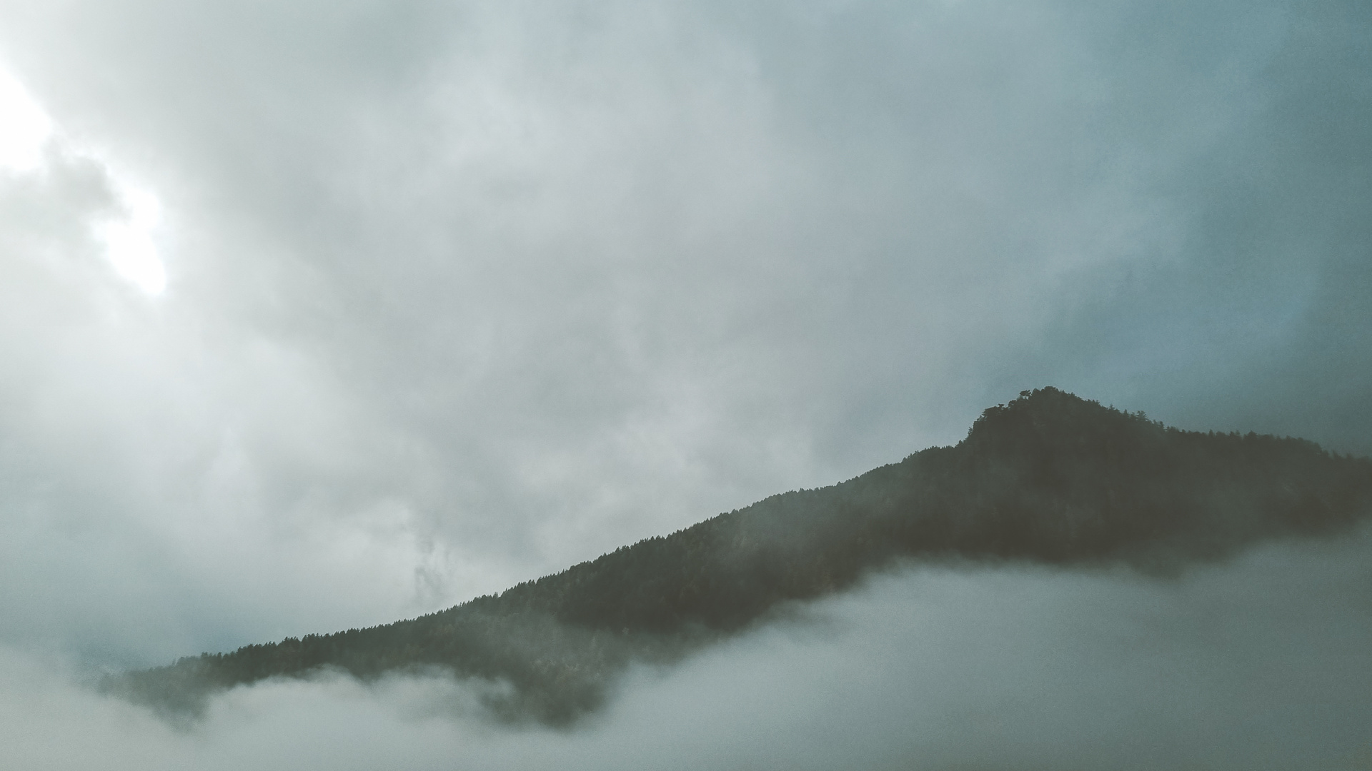 Berge im Nebel I