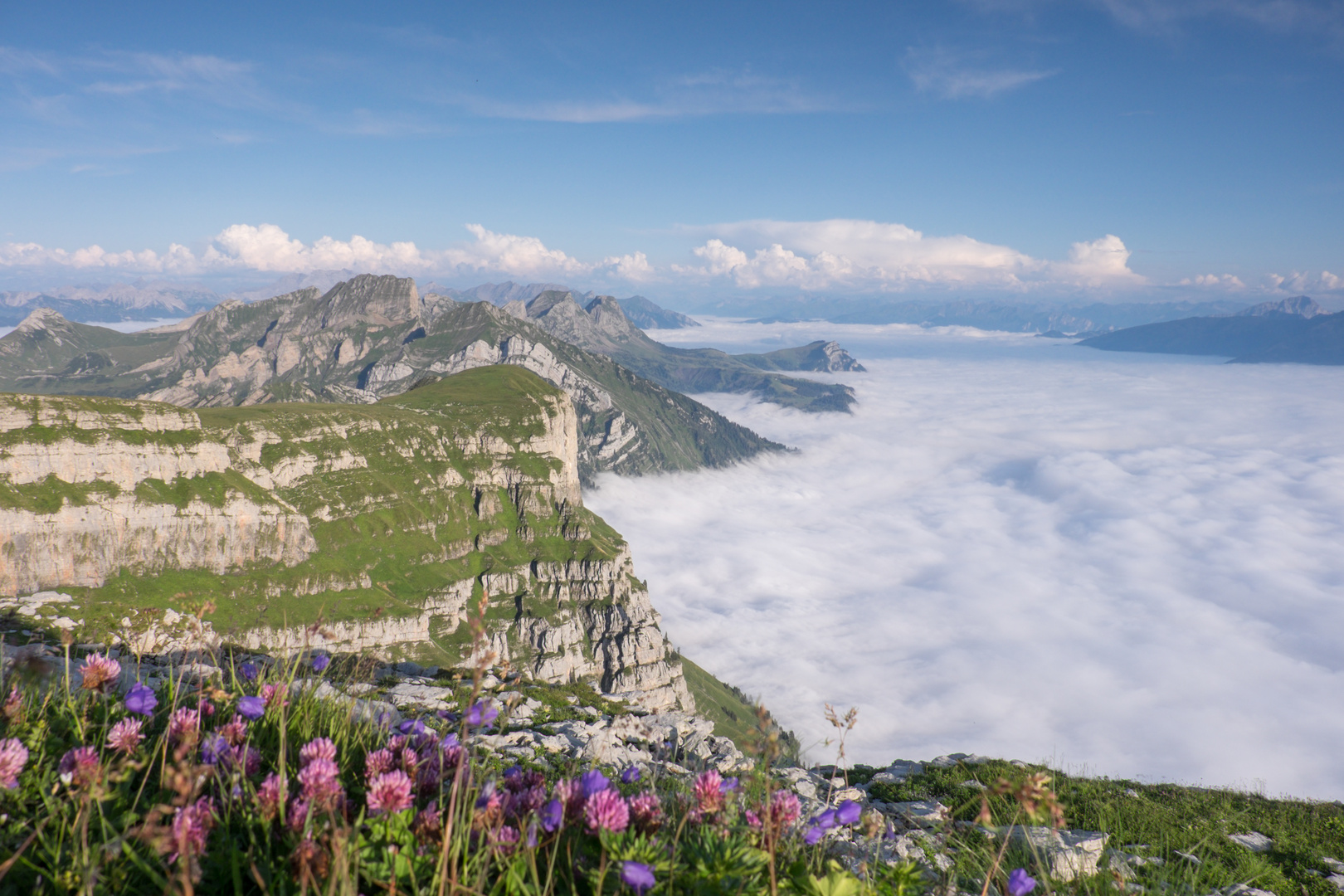 Berge im Nebelmeer