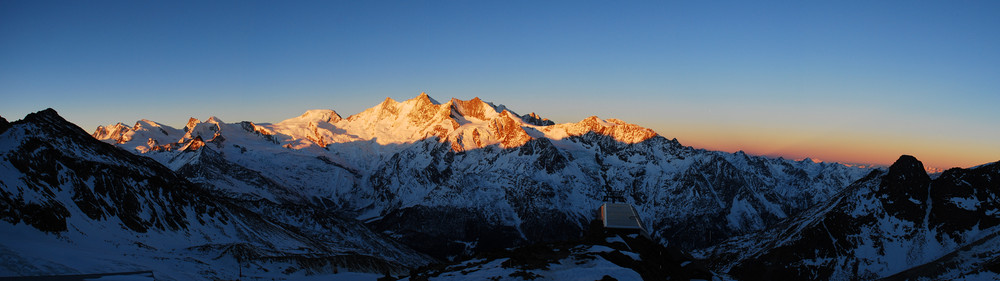 Berge im Sonnenlicht - Sonnenaufgang