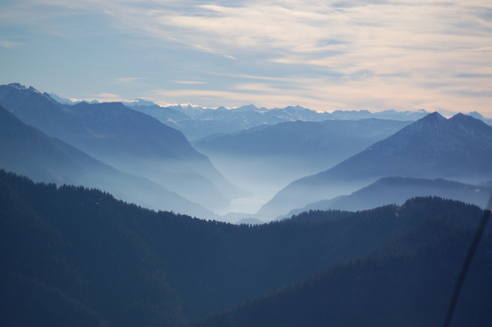 Berge in blau